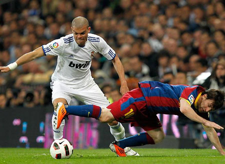  Mourinho đã thổi vào lối chơi chặt chém cho Real khi đối đầu Barcelona
