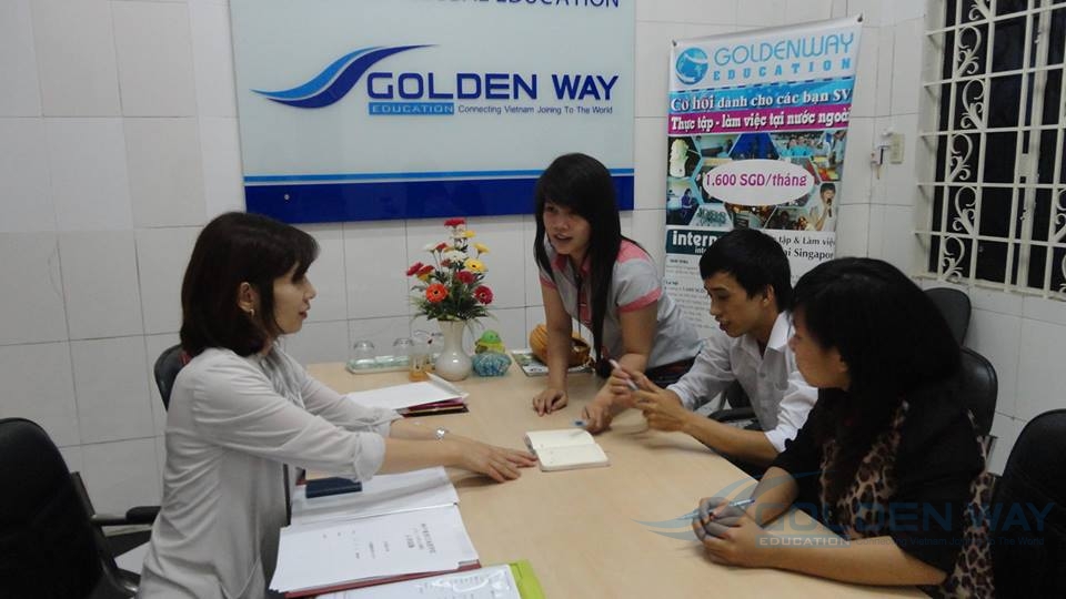 Đại diện Kobe Toyo về phỏng vấn học sinh Golden Way