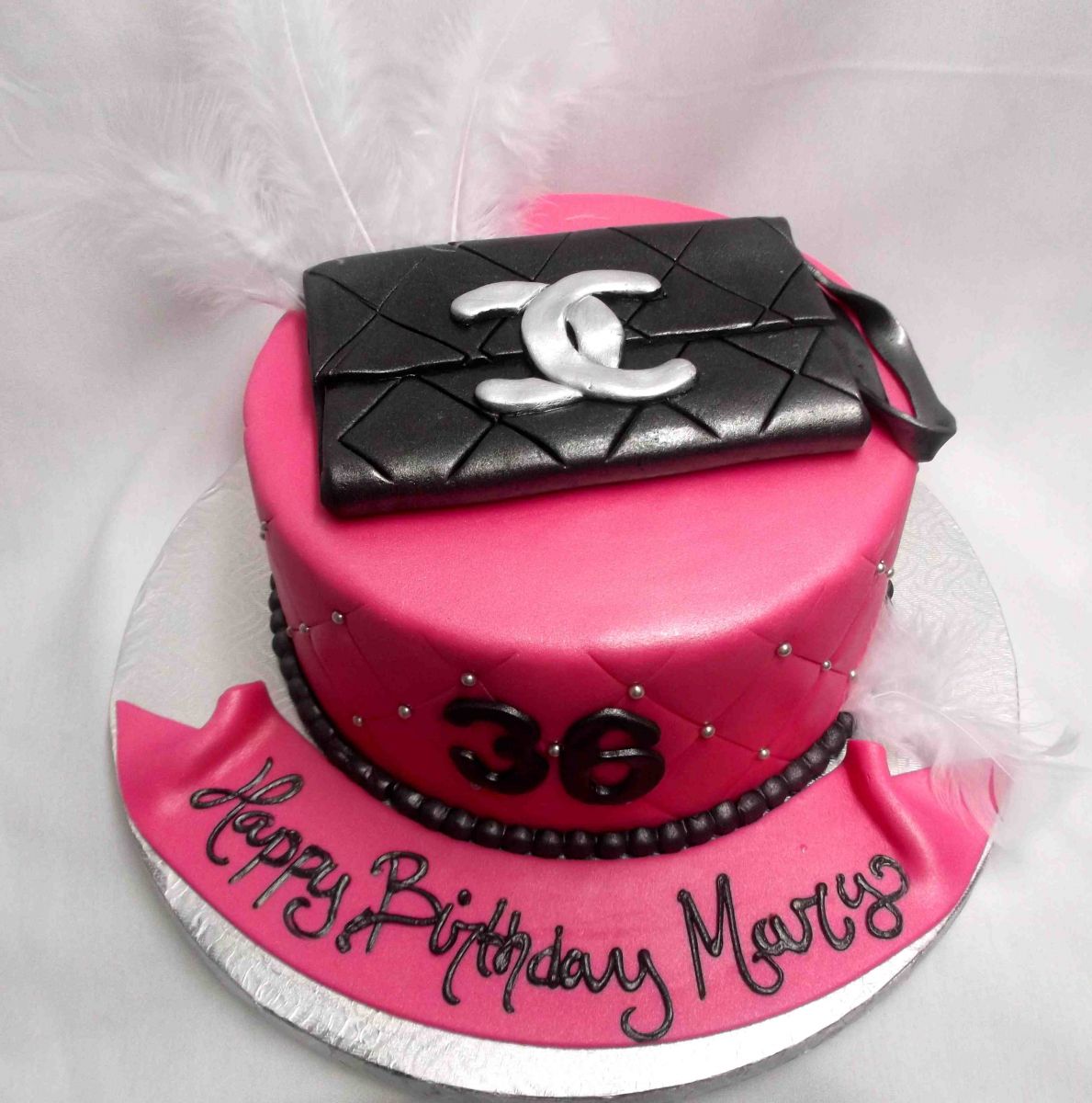 Bánh gato sinh nhật tạo hình 3d túi xách Chanel có hoa hồng đẹp rực rỡ  Bánh  Kem Ngộ Nghĩnh