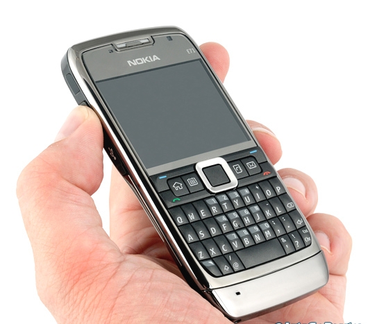 dien-thoai-nokia-e71-chinh-hang-gia-re-ban-phim-qwerty-2